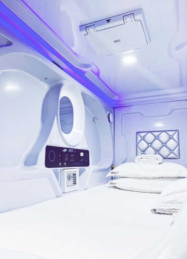 Met A Space Pod @ Boat Quay Singapore Exterior photo