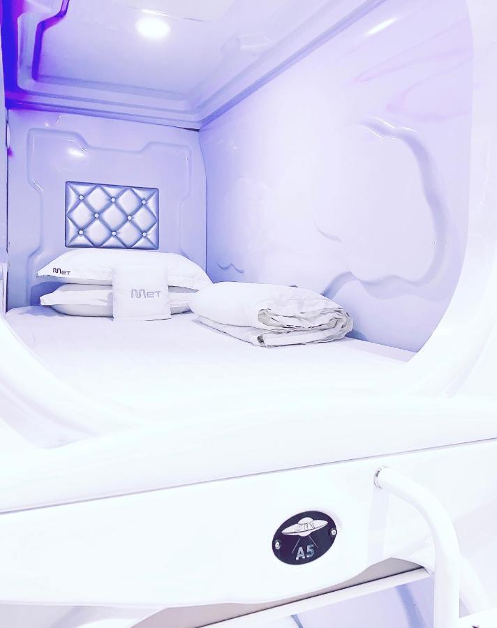 Met A Space Pod @ Boat Quay Singapore Exterior photo